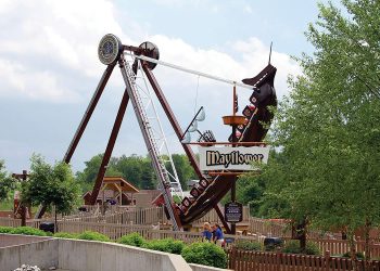 Swinging Ship Lands at Holiday World