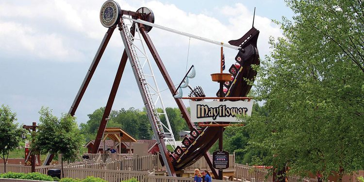Swinging Ship Lands at Holiday World