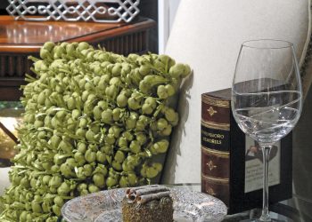 Mixing Contemporary and Traditional Decor