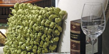 Mixing Contemporary and Traditional Decor