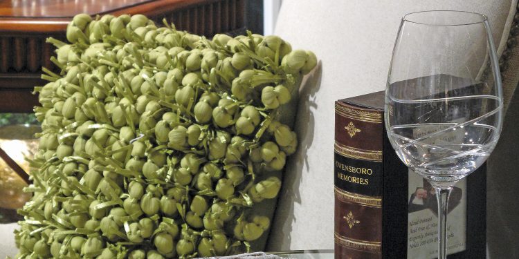 Mixing Contemporary and Traditional Decor