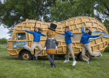 Planter’s NUTmobile to Participate in Christmas Parade