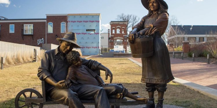 RIVERARTES Sculpture Installed in Riverfront Crossing