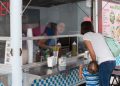 Tacos El Shaddai Attracting Customers