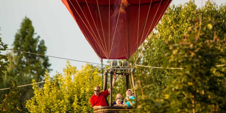 Balloons Over the Garden Schedule