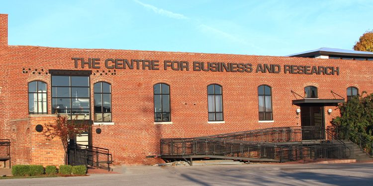 Governor Cuts Ribbon at OIA