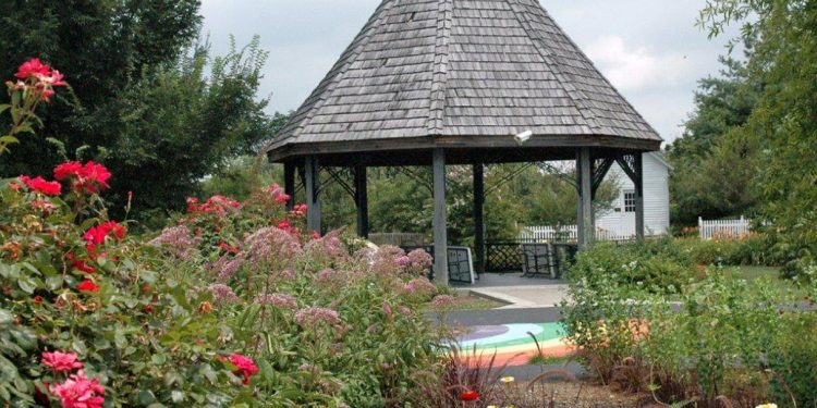 Celebrate Mum’s Day at Western KY Botanical Garden