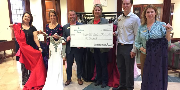 Independence Bank Donates to Cinderella’s Closet