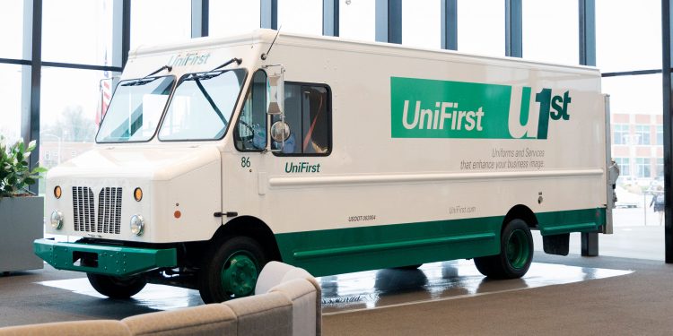 UniFirst Celebrates 20 Years of Business Success in Daviess County