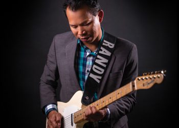 Randy Banas playing the guitar