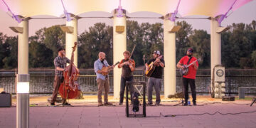 Live on the Banks // Photo by Jamie Plain